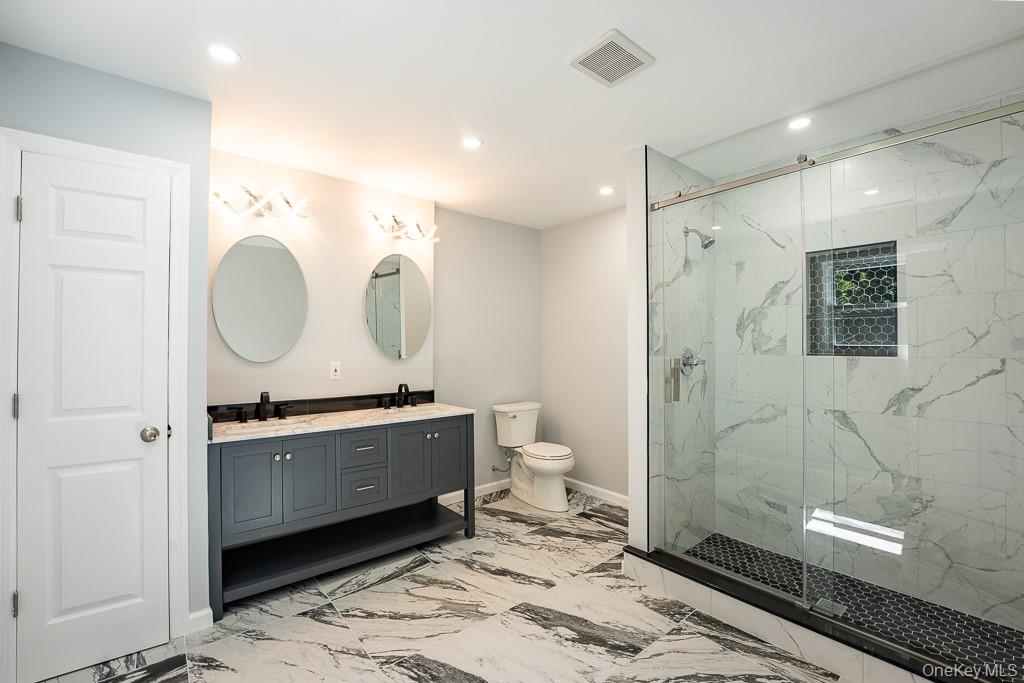 25 Robin Road Poughkeepsie, NY 12601 - Photo 22 of 37 a spacious bathroom with a mirror a sink and a mirror