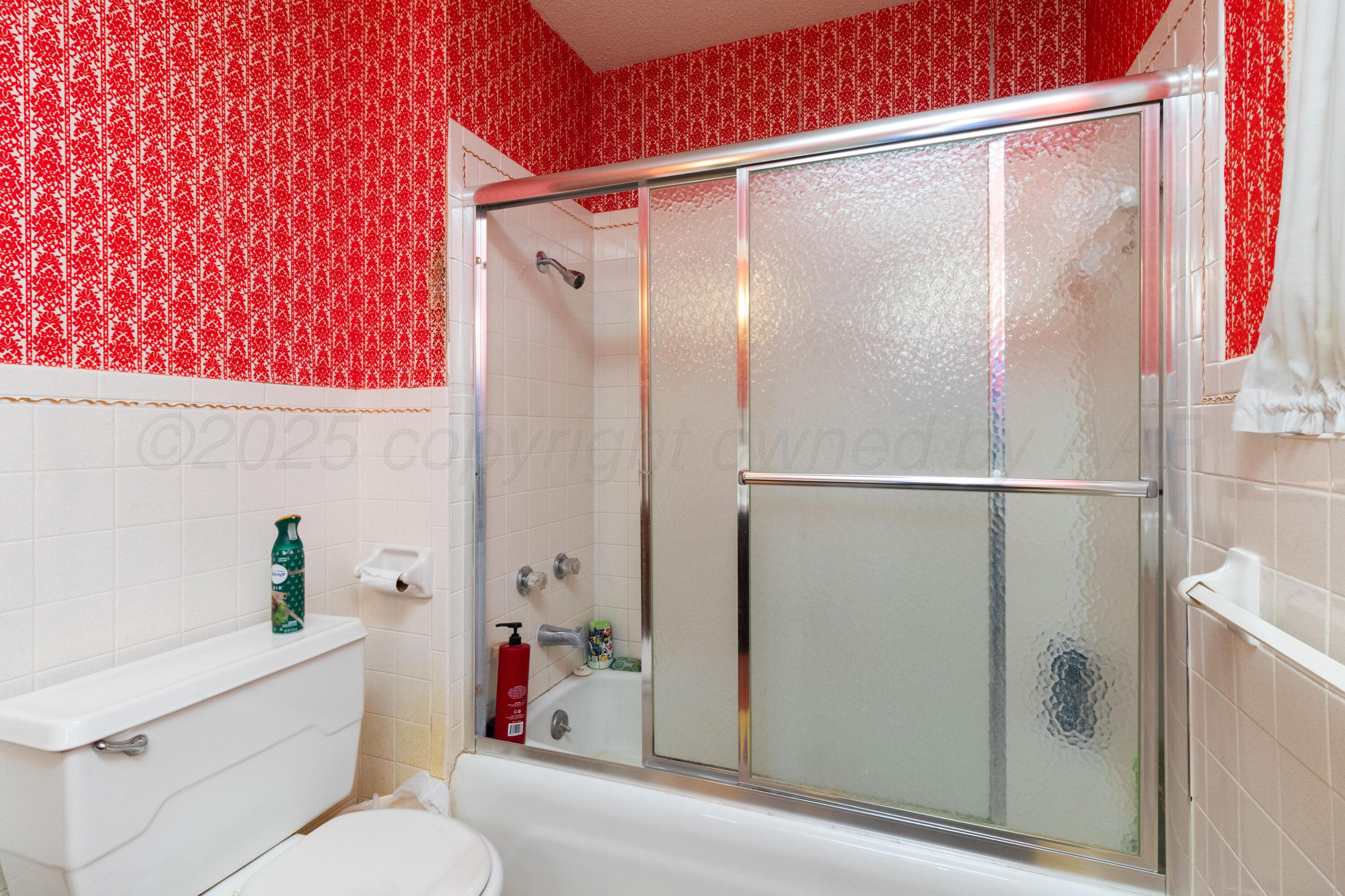 103 Jefferson Street Skellytown, TX 79080 - Photo 25 of 35 a bathroom with a shower and a toilet