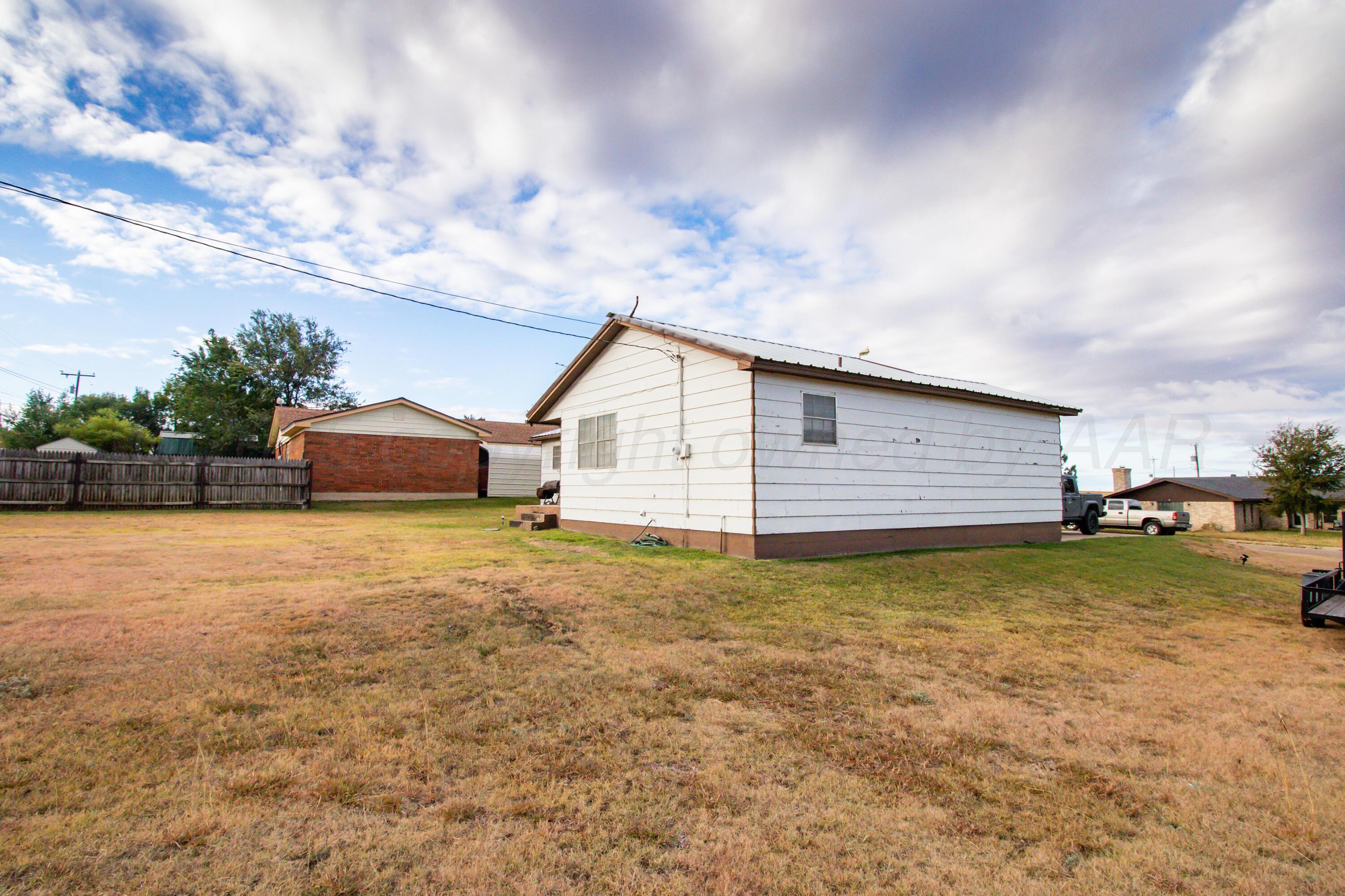 103 Jefferson Street Skellytown, TX 79080 - Photo 26 of 35 a view of a backyard