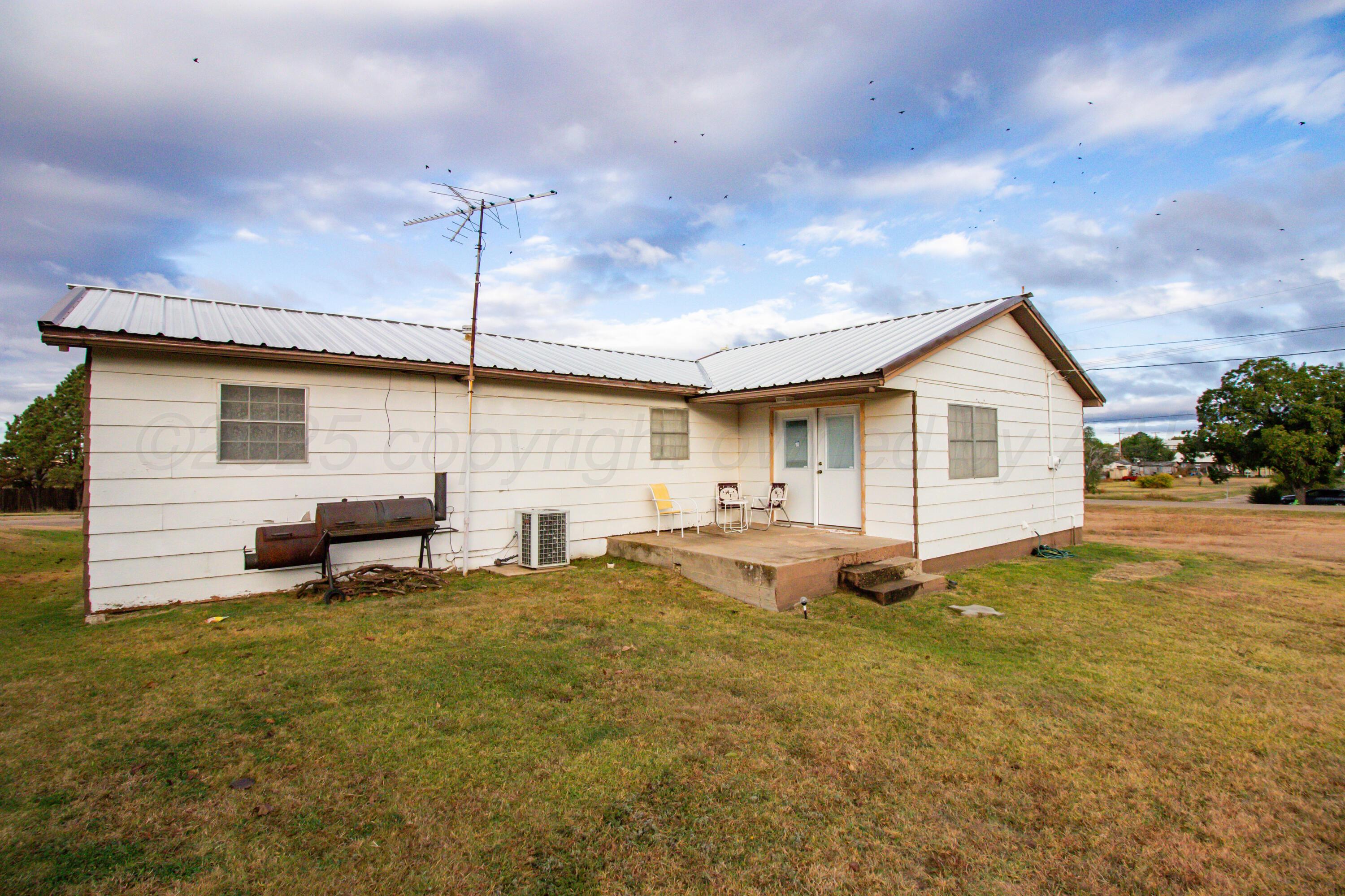 103 Jefferson Street Skellytown, TX 79080 - Photo 31 of 35 a backyard of a house with table and chairs