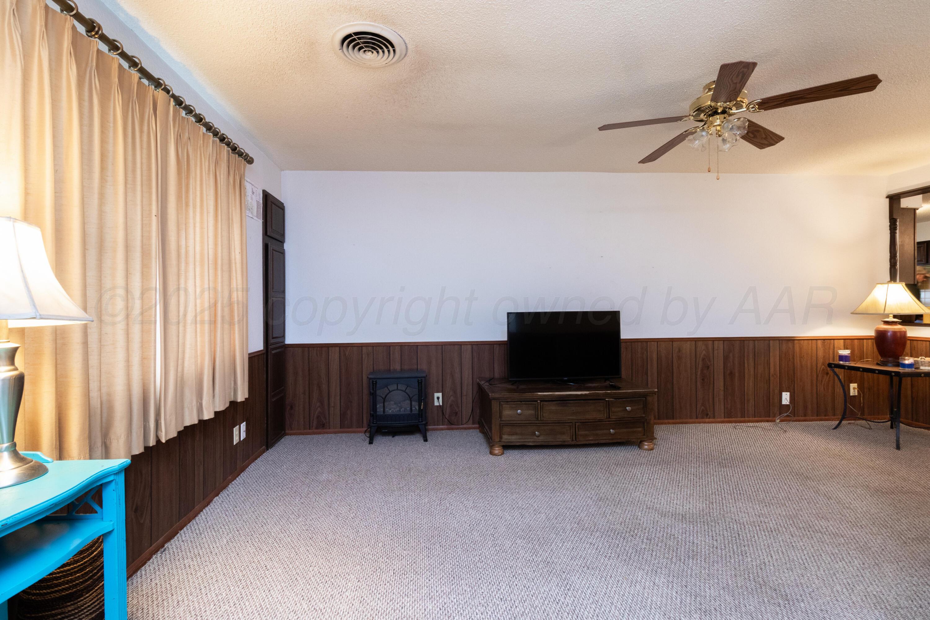 103 Jefferson Street Skellytown, TX 79080 - Photo 8 of 35 a living room with furniture and a flat screen tv