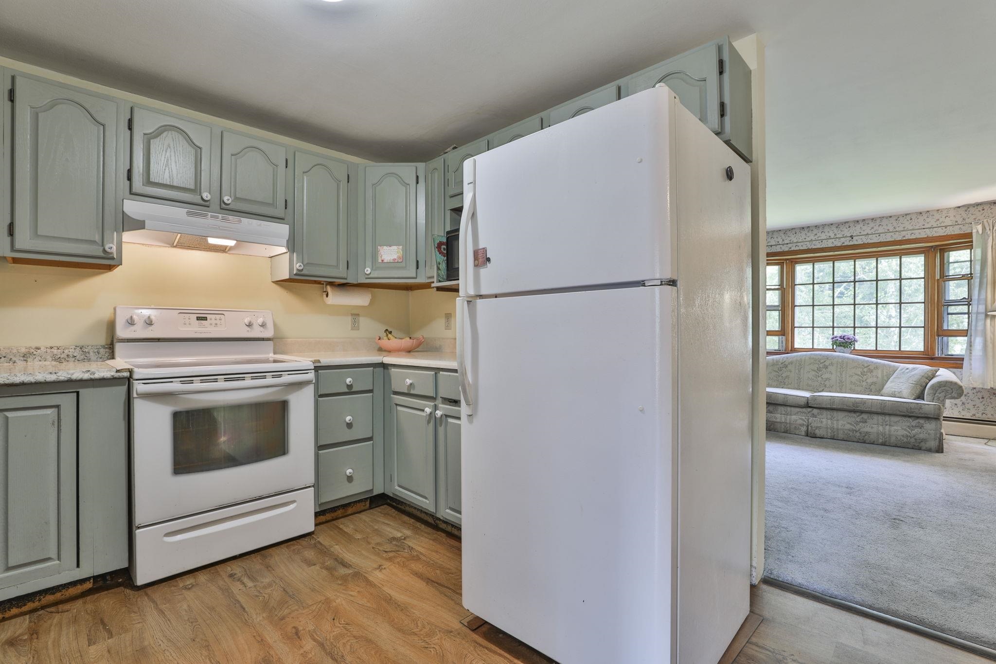 12 Mayflower Road Merrimack, NH 03054 - Photo 3 of 33