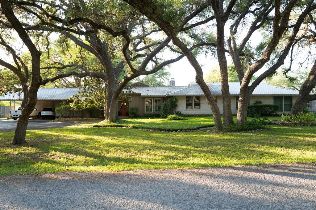 a view of a house with a yard