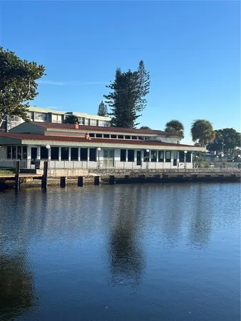 $2,400 | 2731 Taft Street, Unit 110, Hollywood, FL 33020