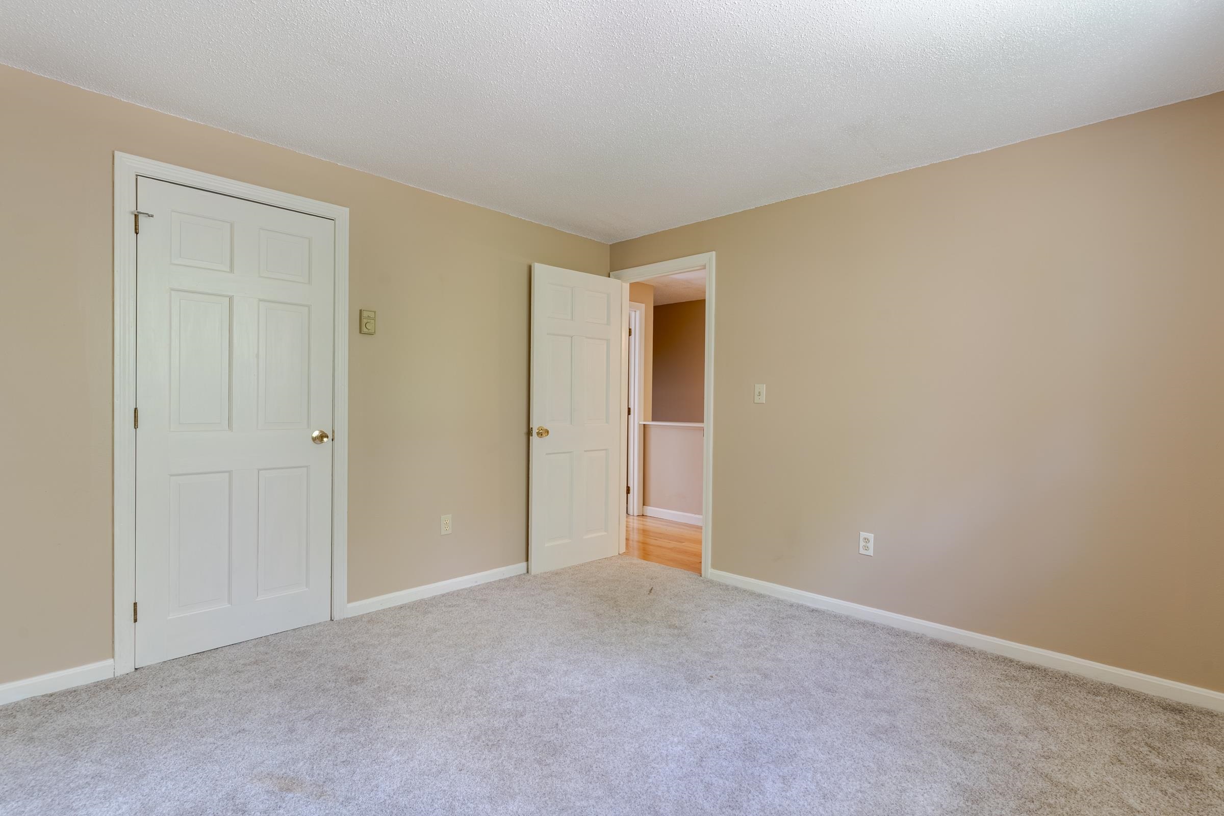 206 Hampstead Road Derry, NH 03038 - Photo 18 of 24
