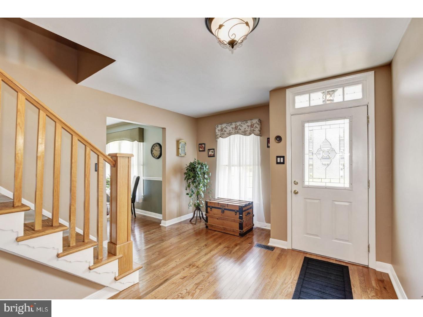 2901 Georgetown Road Cinnaminson, NJ 08077 - Photo 4 of 25 Foyer