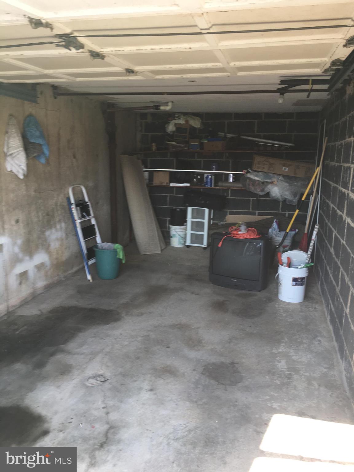 1633 Merribrook Road Philadelphia, PA 19151 - Photo 14 of 25 Garage