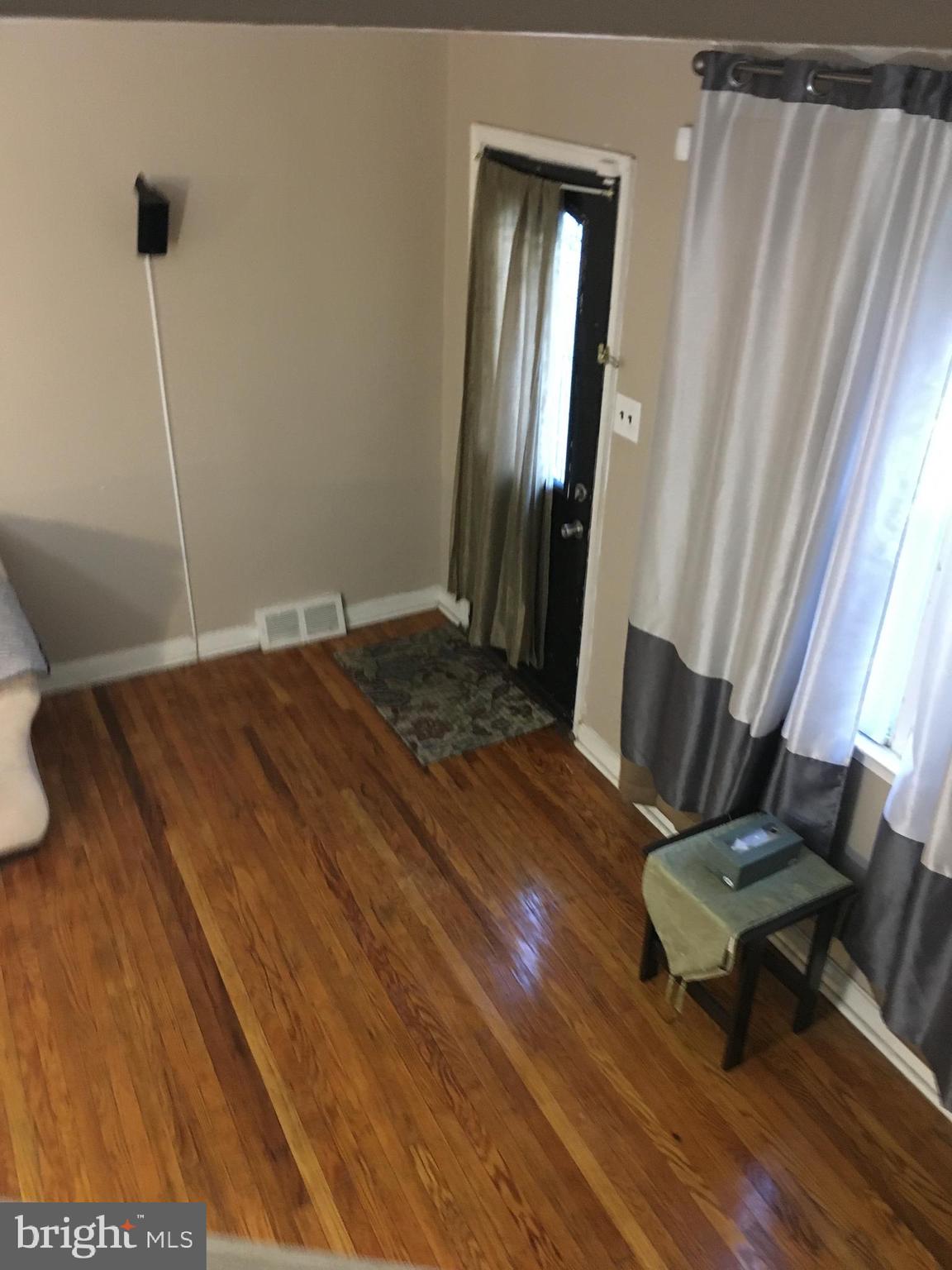 1633 Merribrook Road Philadelphia, PA 19151 - Photo 24 of 25 Living room