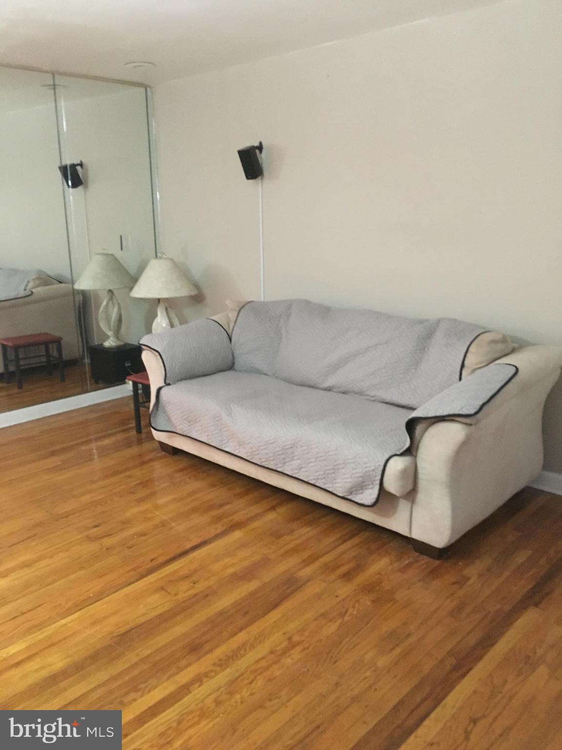 1633 Merribrook Road Philadelphia, PA 19151 - Photo 5 of 25 Living Room