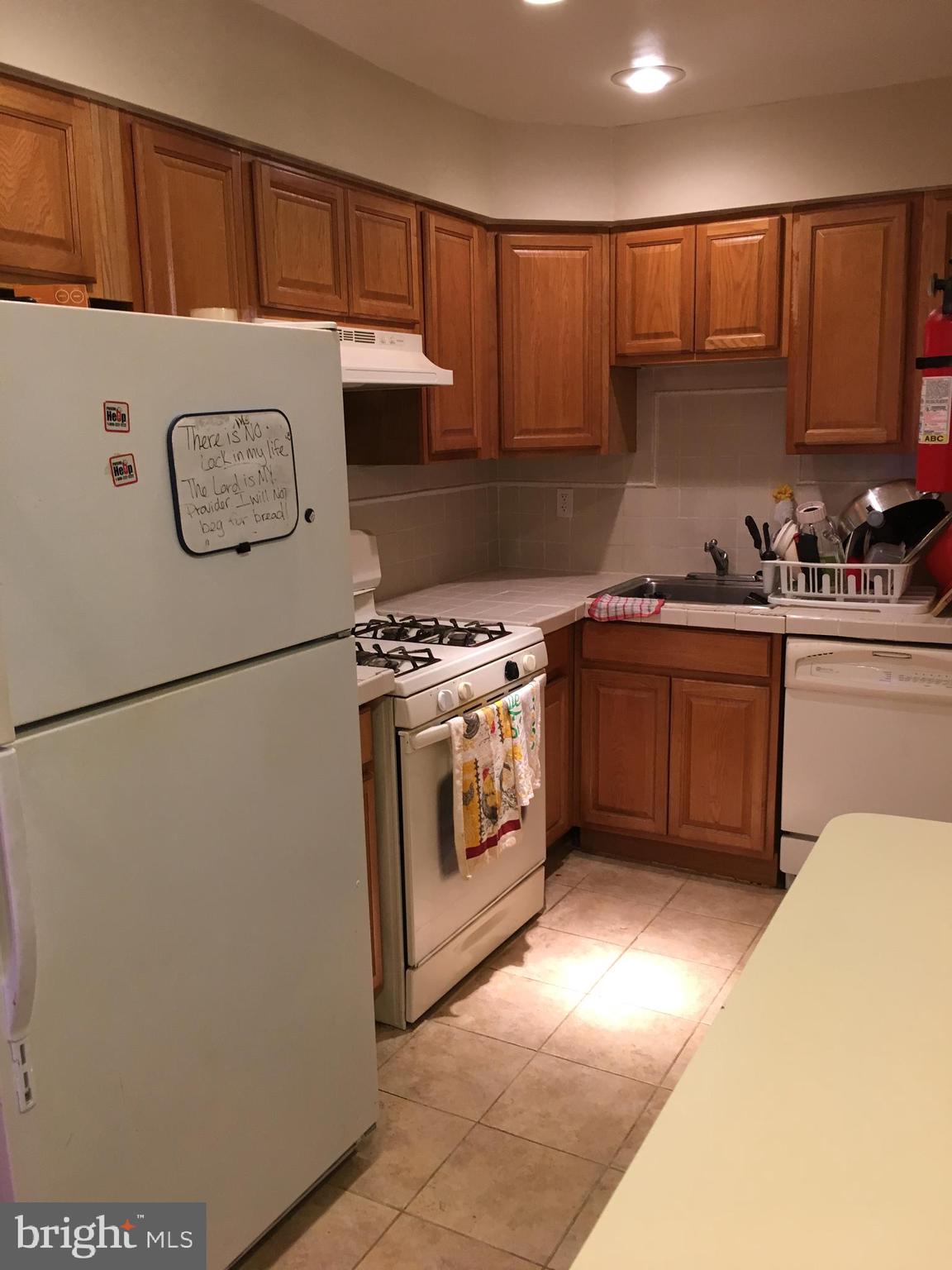1633 Merribrook Road Philadelphia, PA 19151 - Photo 8 of 25 Kitchen