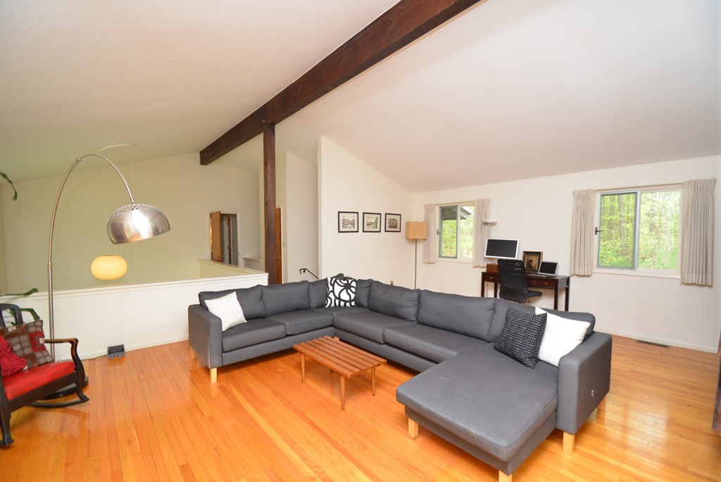 11 Overlook Drive Amherst, MA 01002 - Photo 3 of 26