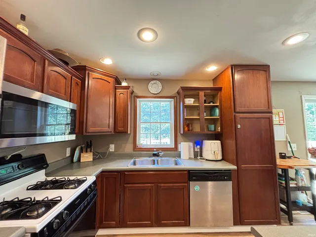 $230,000 | 506 Park Avenue, Hillsboro, IN 47949