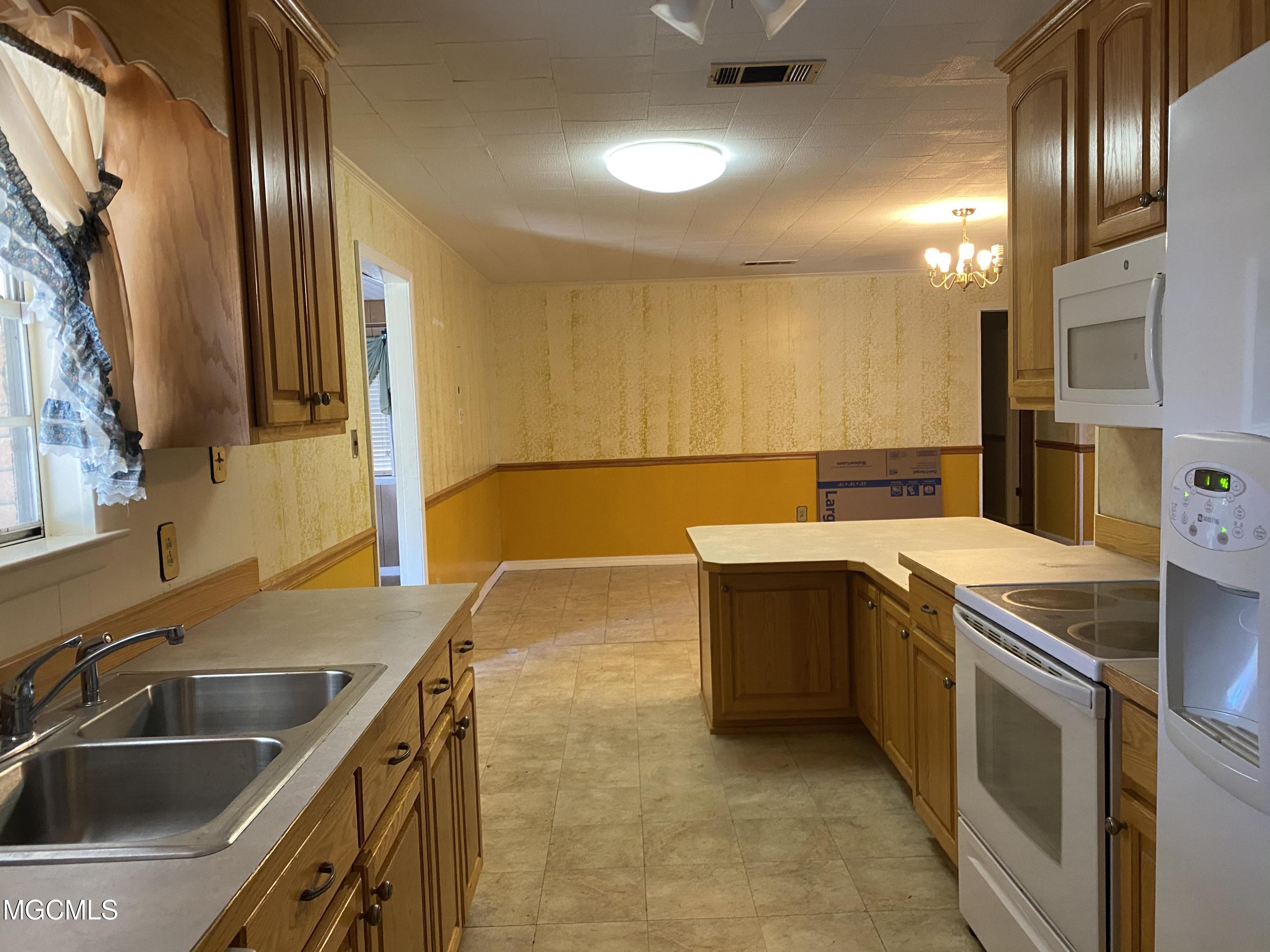 12004 Chatsworth Road Moss Point, MS 39562 - Photo 15 of 30 F4C86992-5038-4C78-AB53-92B645EAF6F7