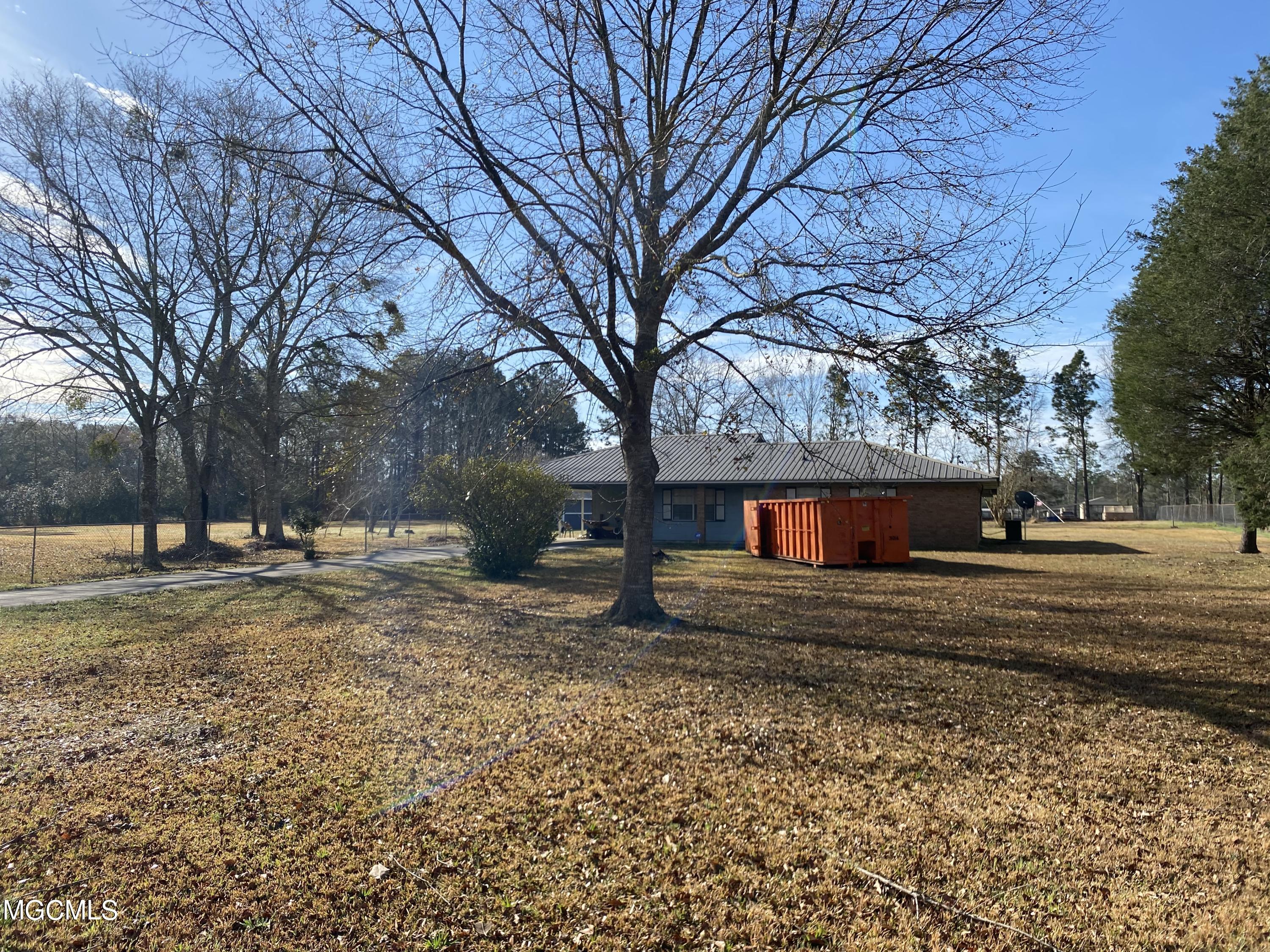 12004 Chatsworth Road Moss Point, MS 39562 - Photo 4 of 30 B756F5BE-96B2-4CE3-8492-ECE65C39DE98