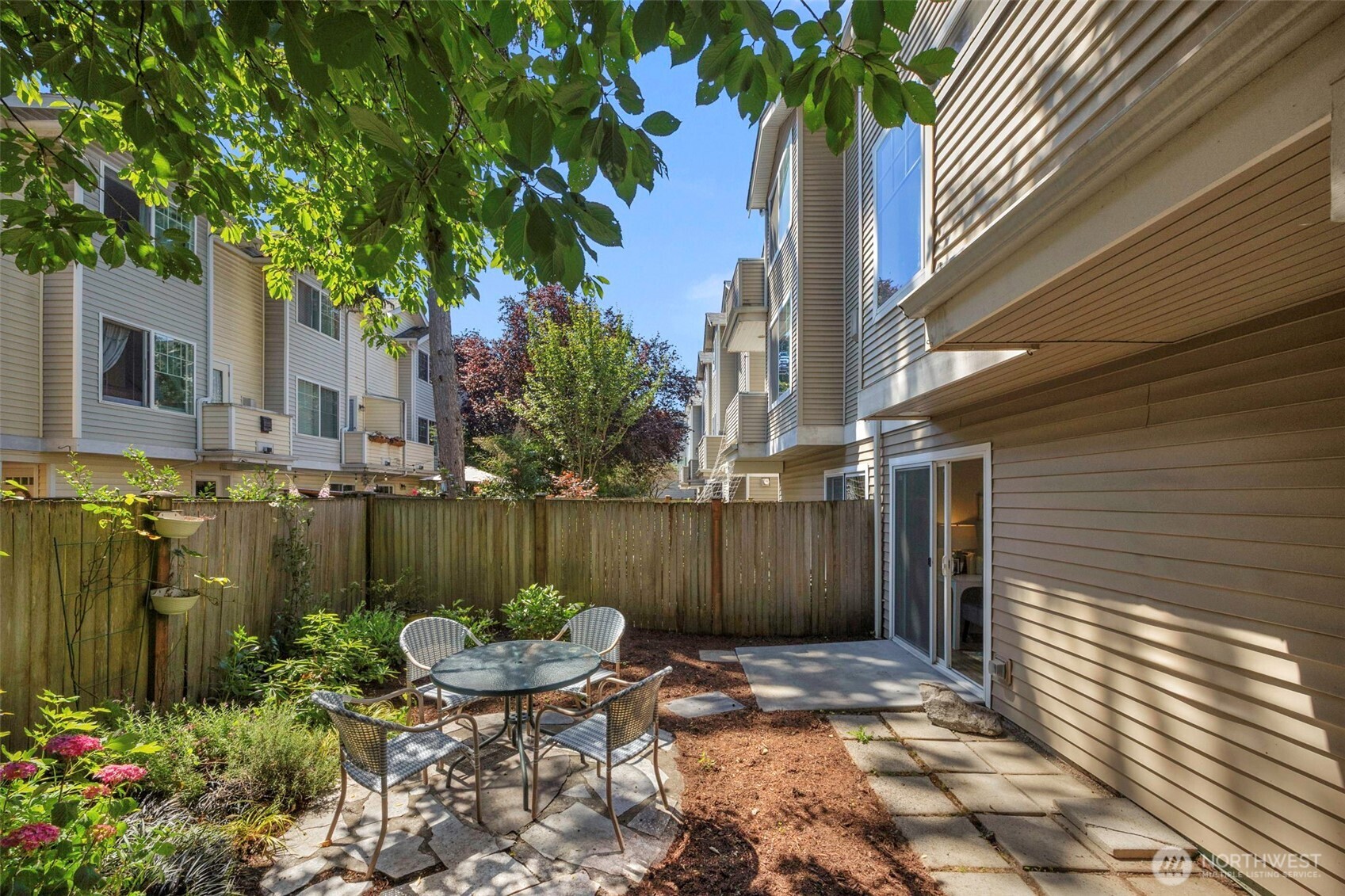 8548 Midvale Avenue North, Unit B Seattle, WA 98103 - Photo 31 of 40