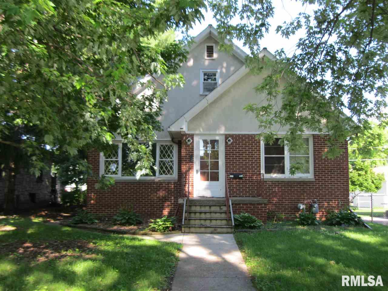 816 Pershing Boulevard Clinton, IA 52732 - Photo 1 of 7 Gallery Image 1