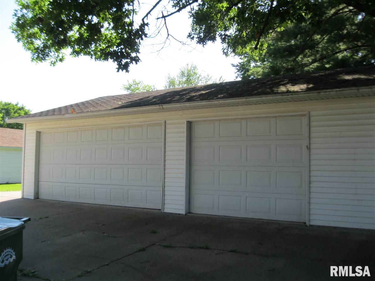 816 Pershing Boulevard Clinton, IA 52732 - Photo 2 of 7 Gallery Image 2