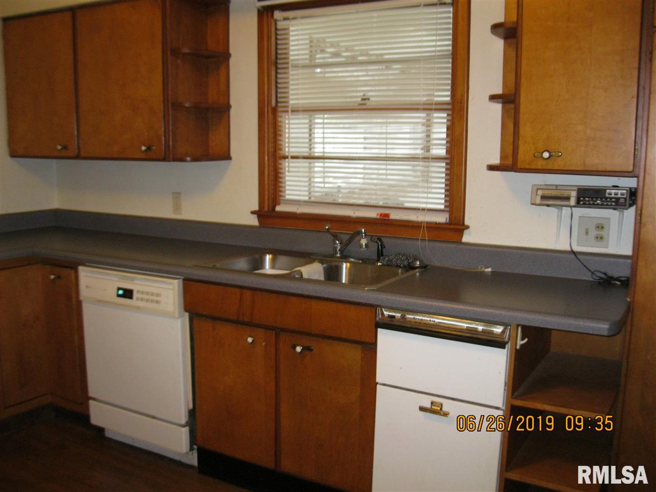 816 Pershing Boulevard Clinton, IA 52732 - Photo 5 of 7 Gallery Image 5