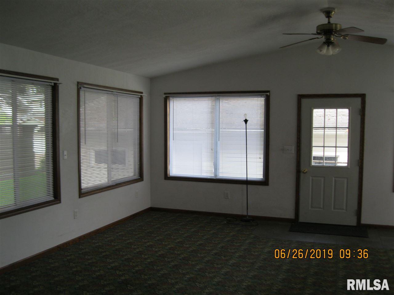 816 Pershing Boulevard Clinton, IA 52732 - Photo 6 of 7 Gallery Image 6