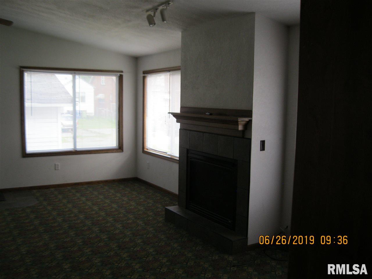 816 Pershing Boulevard Clinton, IA 52732 - Photo 7 of 7 Gallery Image 7