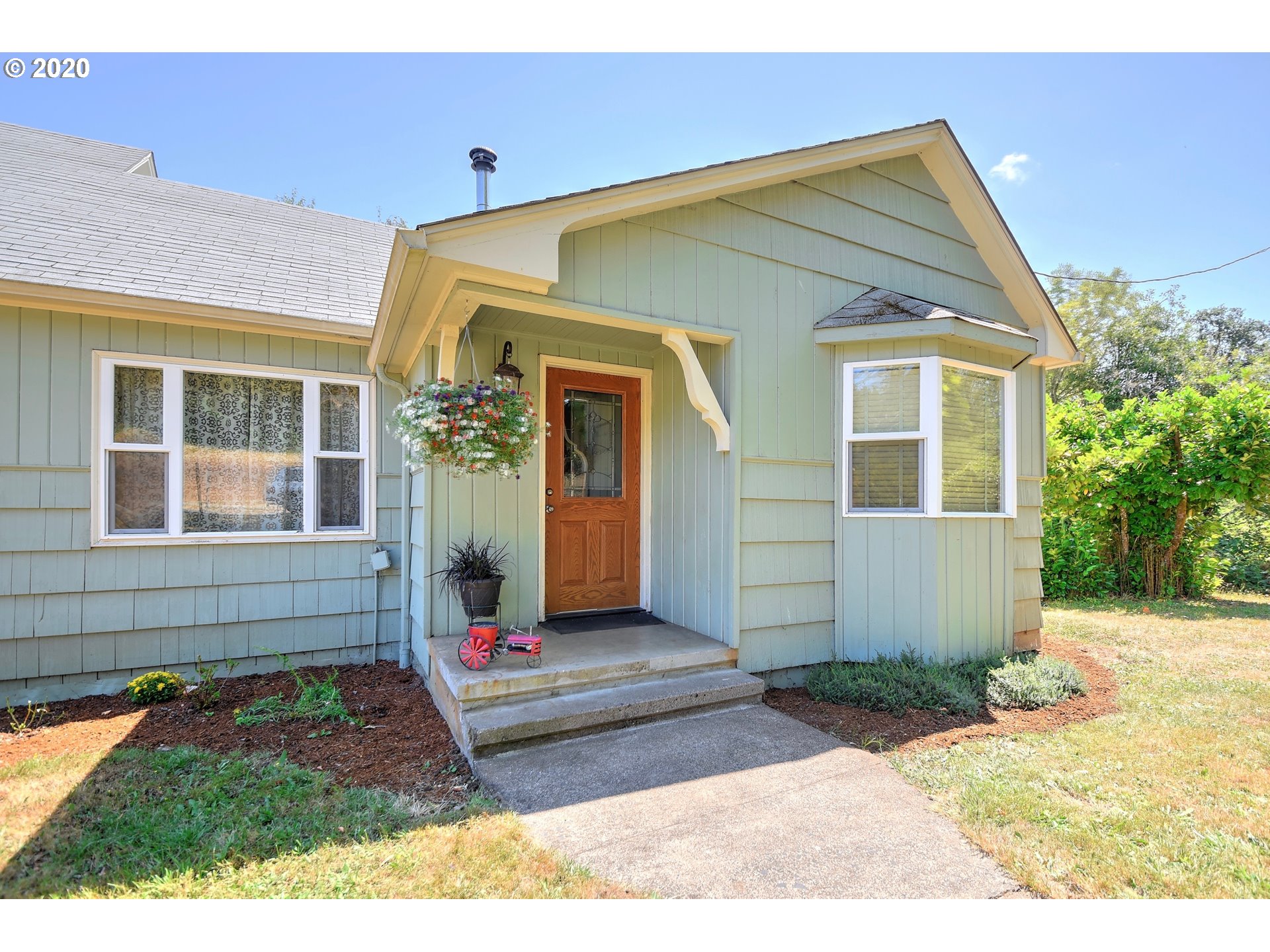 6021 Hayhurst Road Yoncalla, OR 97499 - Photo 2 of 32 Gallery Image 2