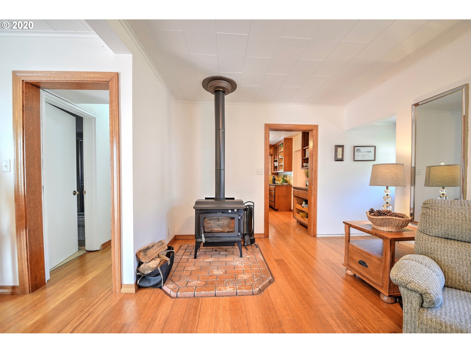 6021 Hayhurst Road Yoncalla, OR 97499 - Photo 6 of 32 Gallery Image 6