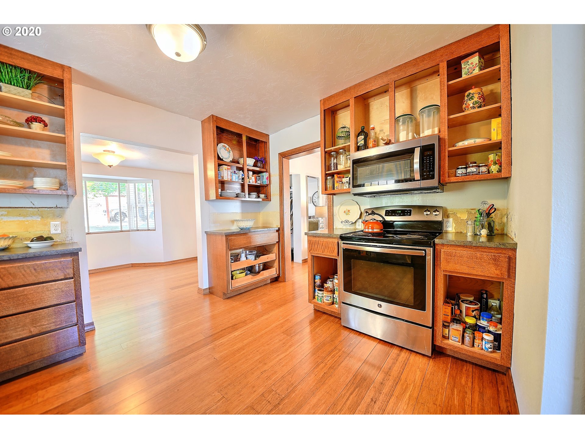 6021 Hayhurst Road Yoncalla, OR 97499 - Photo 8 of 32 Gallery Image 8