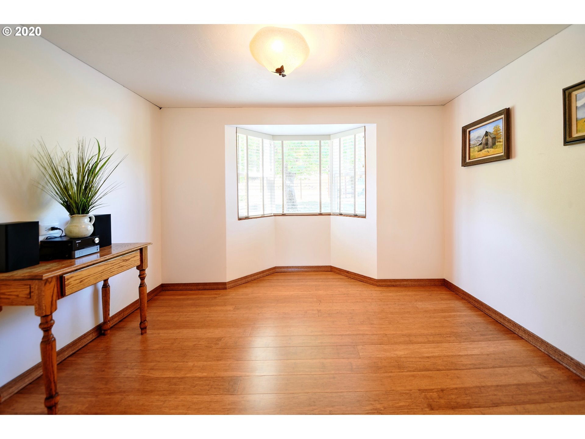 6021 Hayhurst Road Yoncalla, OR 97499 - Photo 9 of 32 Gallery Image 9
