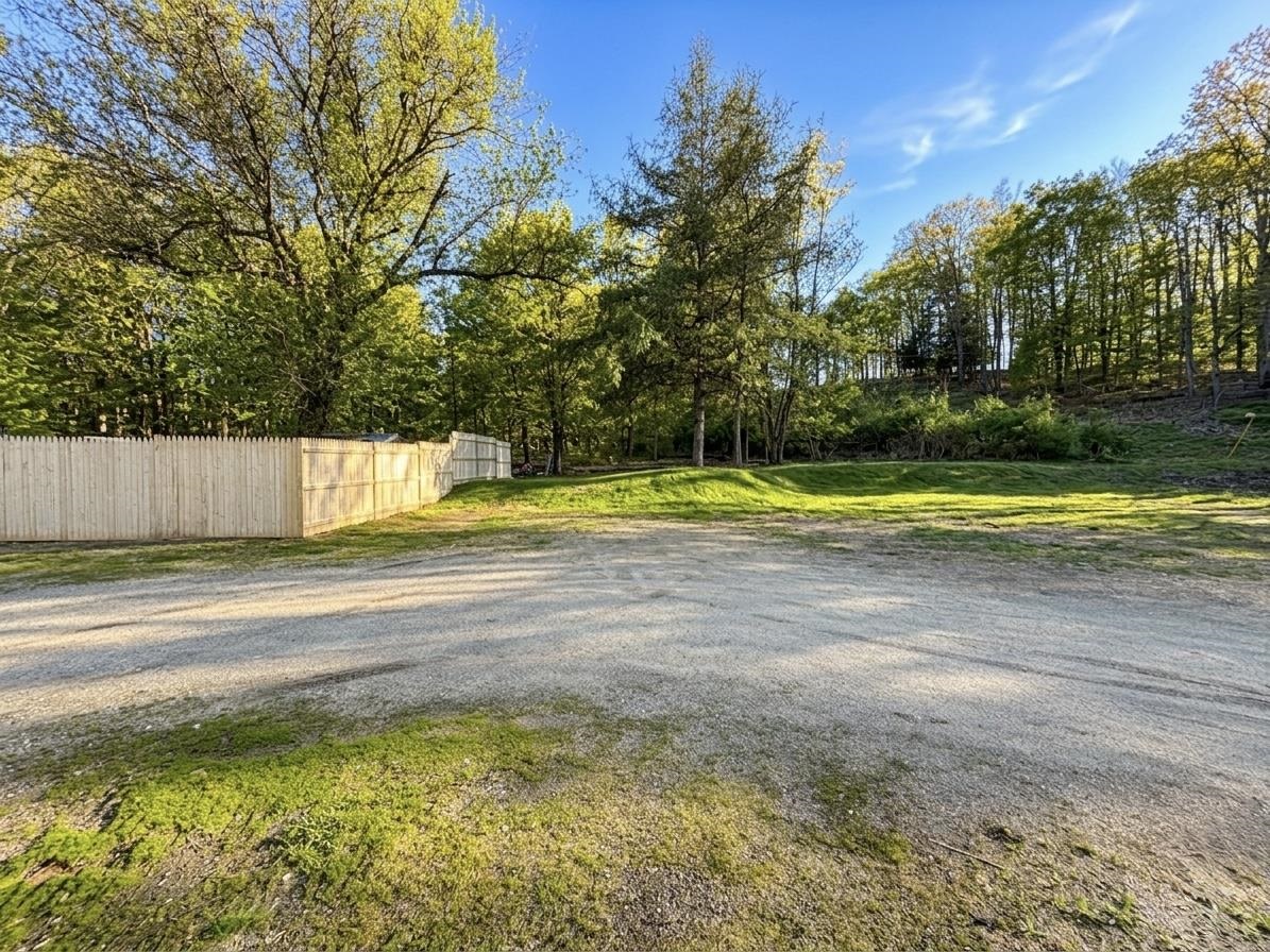 82 Howard Street Winchester, NH 03470 - Photo 4 of 11