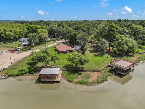 $460,000 | 361 South Lakeside Drive, Huntsville, TX 77320