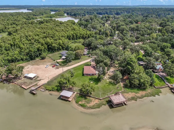 $460,000 | 361 South Lakeside Drive, Huntsville, TX 77320