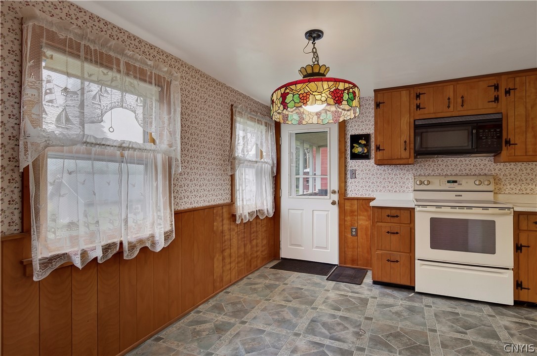 2748 State Route Deansboro, NY 13328 - Photo 26 of 45 1ST FLOOR APARTMENT KITCHEN WITH ACCESS TO SUNPORC