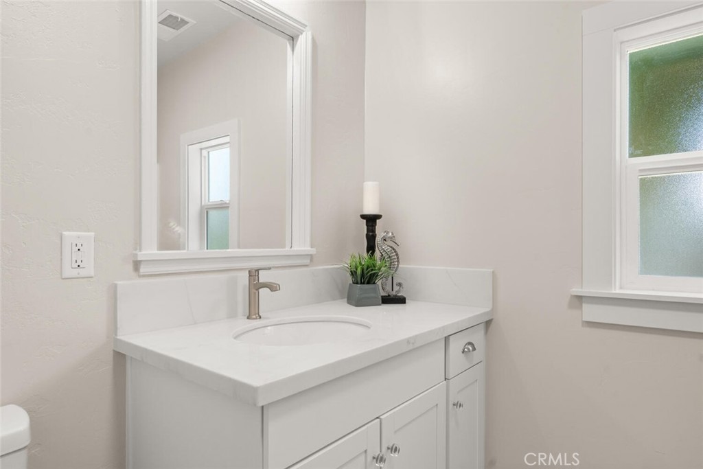 1336 Chestnut Street Chico, CA 95928 - Photo 27 of 41 a bathroom with a sink and a mirror