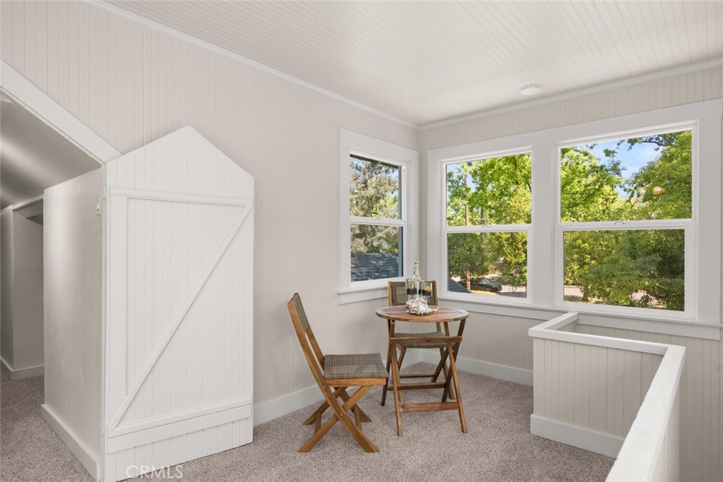 1336 Chestnut Street Chico, CA 95928 - Photo 30 of 41 a dining room with furniture and a window
