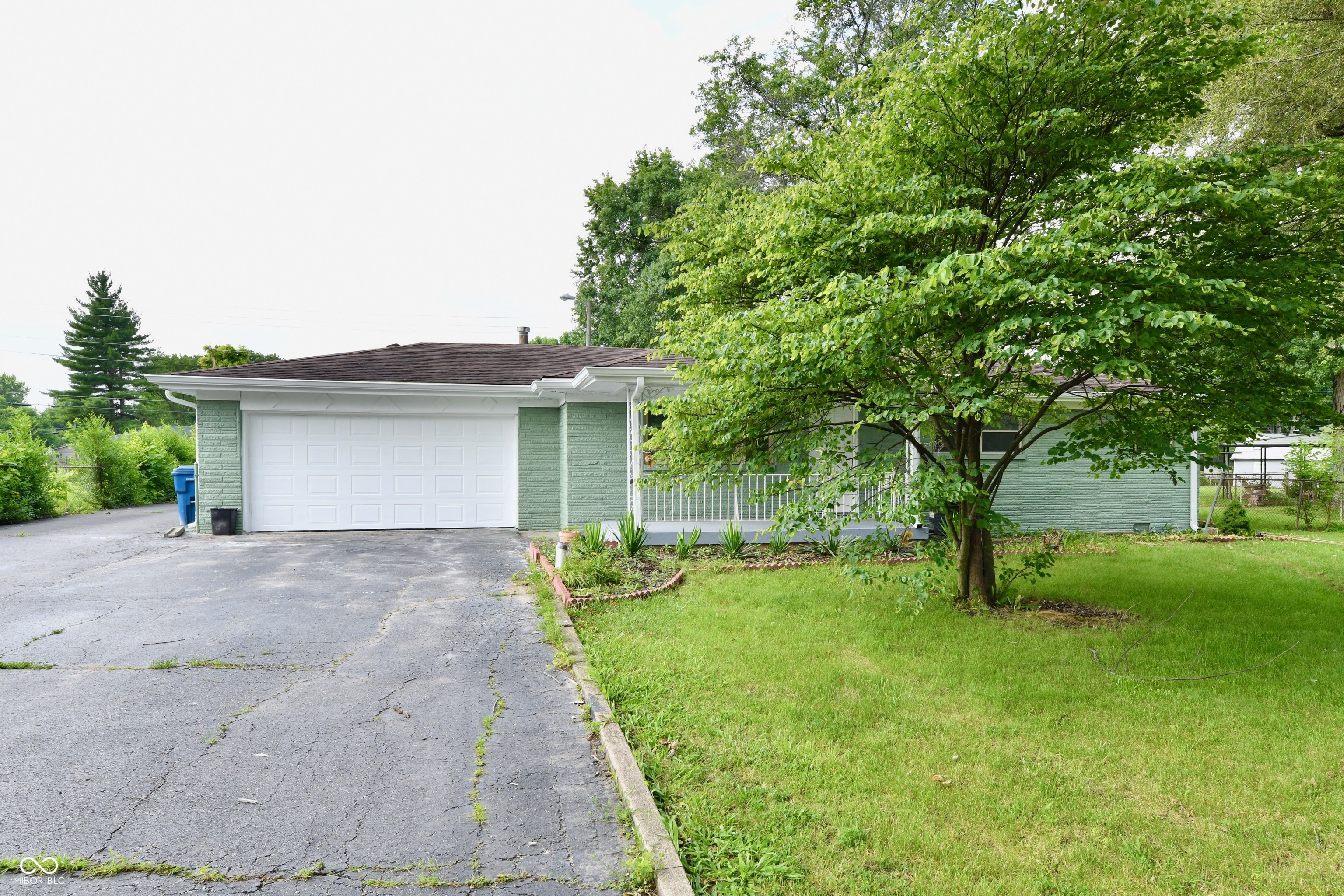 445 Kindig Road Indianapolis, IN 46217 - Photo 2 of 44 Gallery Image 2