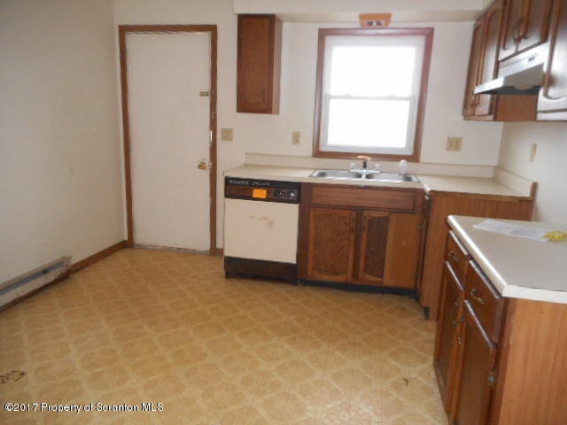 303 J &j Road Moscow, PA 18444 - Photo 3 of 12 Gallery Image 3