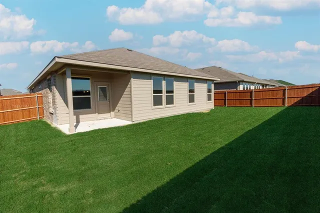 a view of a house with a backyard