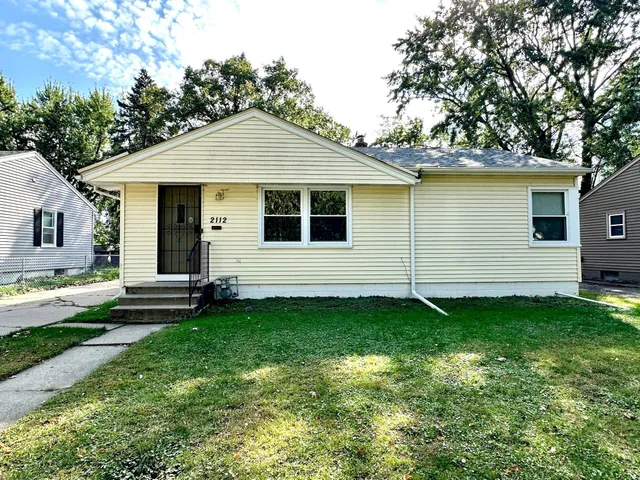 $280,000 | 2112 Cottage Avenue East, St. Paul, MN 55119