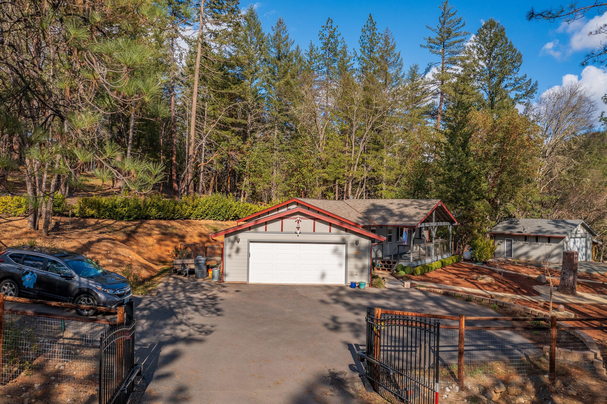 3425 Quartz Creek Road Merlin, OR 97532 - Photo 3 of 41 Oversized Double Car Garage