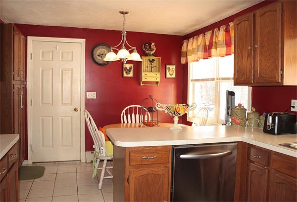 22 Stanley Road Medway, MA 02053 - Photo 4 of 26 Gallery Image 4