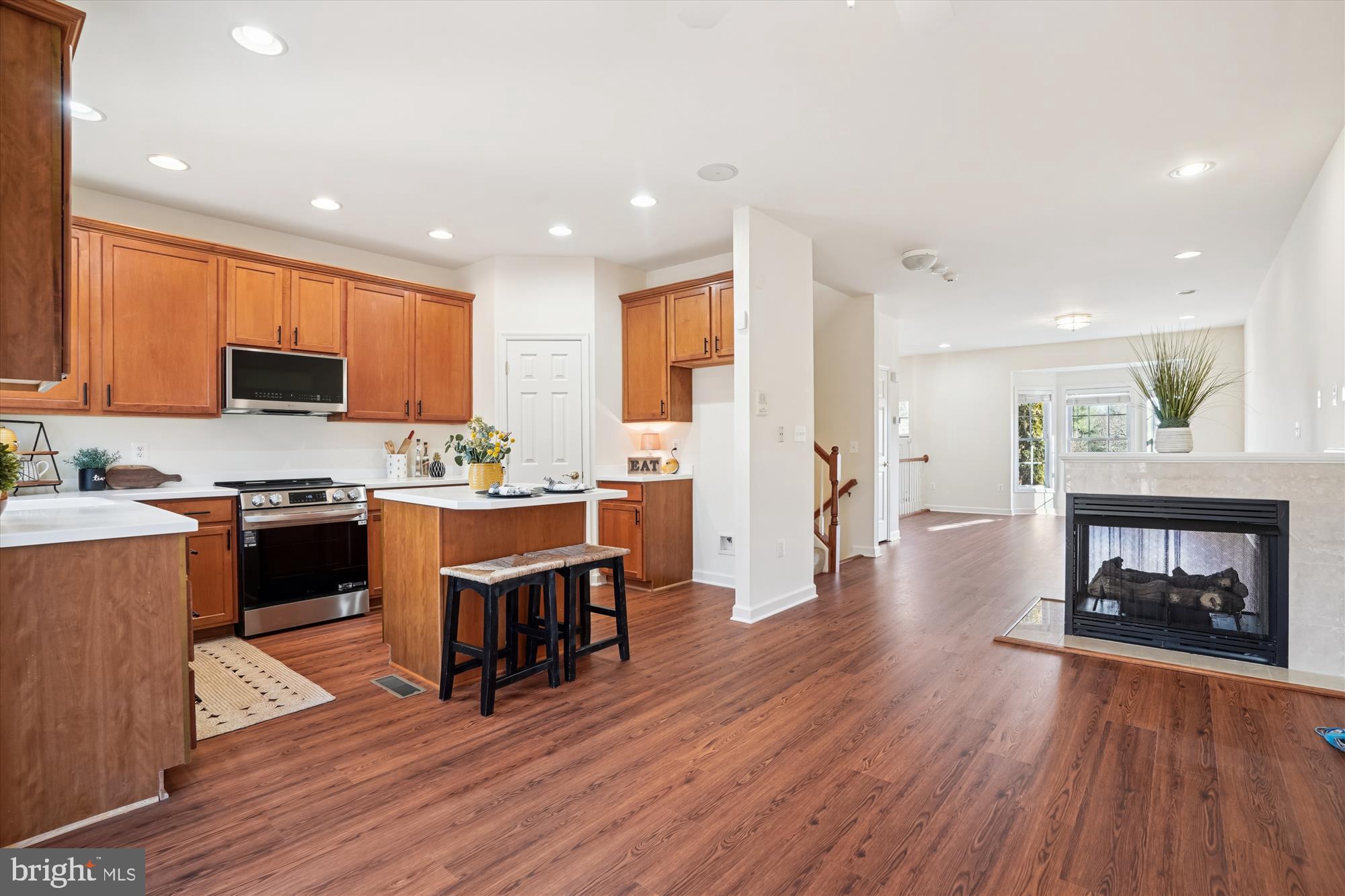 796 Col Edmonds Court Warrenton, VA 20186 - Photo 9 of 47 a open kitchen with wooden floors and appliances
