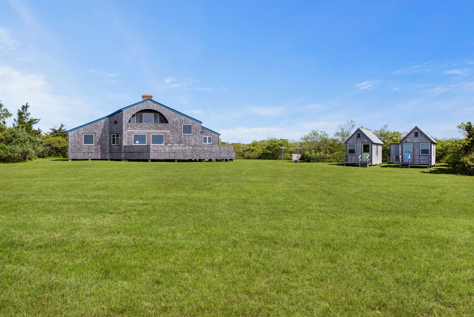 38 Black Point Road Chilmark, MA 02535 - Photo 14 of 38 a house with a yard