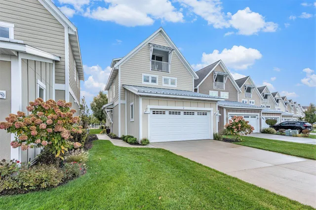 $549,900 | 920 West Savidge Street, Unit 2, Spring Lake, MI 49456