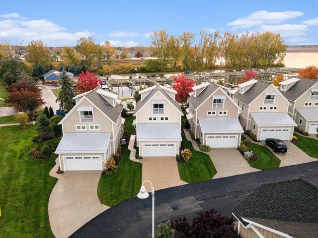 $549,900 | 920 West Savidge Street, Unit 2, Spring Lake, MI 49456