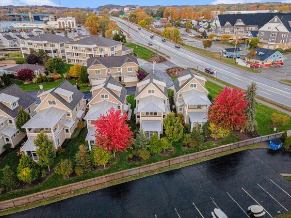 $549,900 | 920 West Savidge Street, Unit 2, Spring Lake, MI 49456