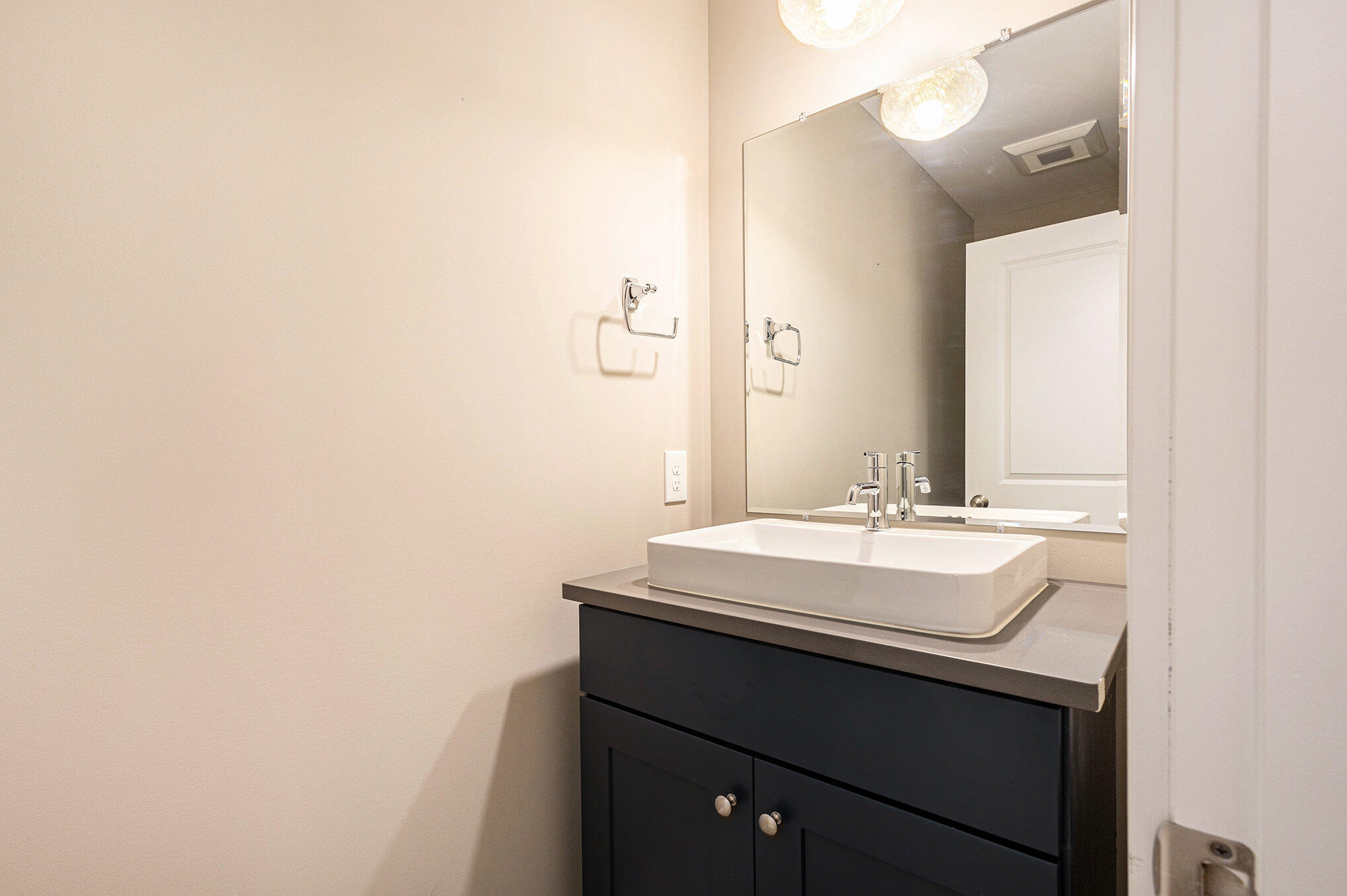 920 West Savidge Street, Unit 2 Spring Lake, MI 49456 - Photo 10 of 30 010_qj1a9910_535