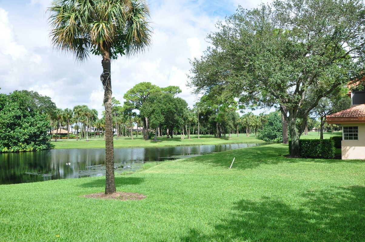 17288 Boca Club Boulevard, Unit 2001 Boca Raton, FL 33487 - Photo 22 of 25 a backyard of a house with lots of green space and fountain