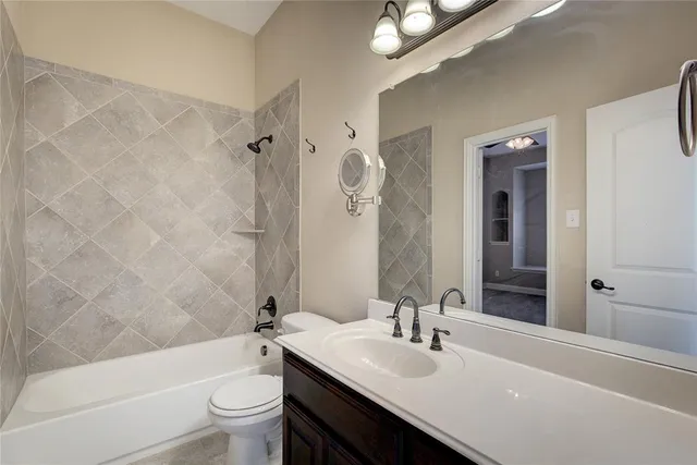 $599,900 | 33 Tennis Village Drive, Heath, TX 75032