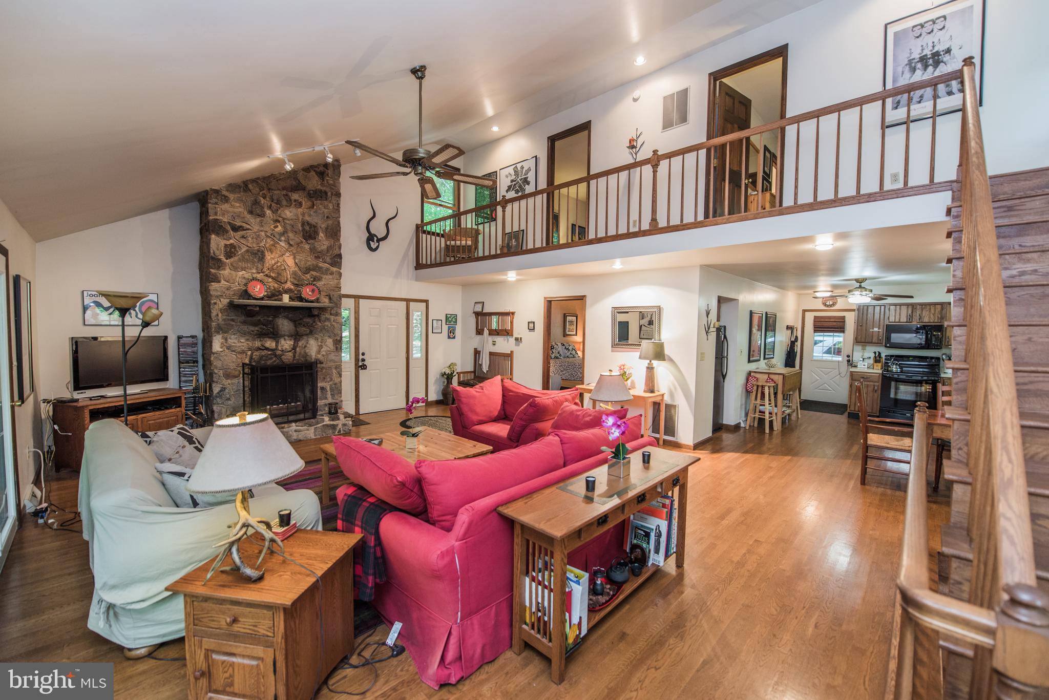 605 Mountainside Road Berkeley Springs, WV 25411 - Photo 5 of 42