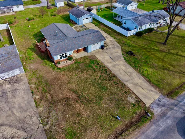 $198,000 | 274 Oaktree Avenue, Salem, IL 62881